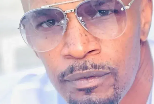 Jamie Foxx gets emotional in 1st public appearance since medical scare